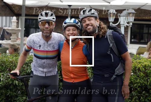 Blaricum 4 september 2024
Fietstocht met allemaal specialized S Works fietsen vanaf Blushing Blaricum van Gordon .
Oa doen mee , Winston Gerschtanowitz Louis Talpe Mark Tuitert Laurens ten Dam Roxane Knetemann Thomas v d Vlucht Johan Museeuw Thomas Dekker Ireen Wust Erben Wennemars  Joy Beune en haar partner Kjeld Nuis .