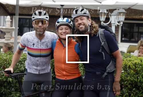 Blaricum 4 september 2024
Fietstocht met allemaal specialized S Works fietsen vanaf Blushing Blaricum van Gordon .
Oa doen mee , Winston Gerschtanowitz Louis Talpe Mark Tuitert Laurens ten Dam Roxane Knetemann Thomas v d Vlucht Johan Museeuw Thomas Dekker Ireen Wust Erben Wennemars  Joy Beune en haar partner Kjeld Nuis .