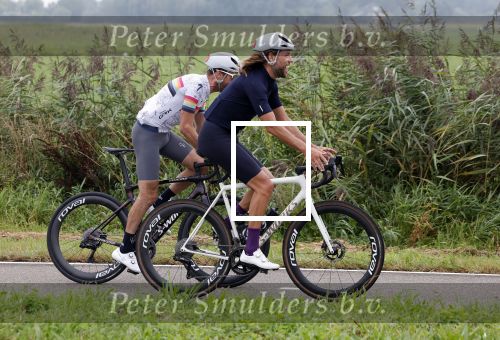 Blaricum 4 september 2024
Fietstocht met allemaal specialized S Works fietsen vanaf Blushing Blaricum van Gordon .
Oa doen mee , Winston Gerschtanowitz Louis Talpe Mark Tuitert Laurens ten Dam Roxane Knetemann Thomas v d Vlucht Johan Museeuw Thomas Dekker Ireen Wust Erben Wennemars  Joy Beune en haar partner Kjeld Nuis .