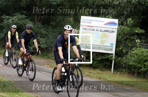 Blaricum 4 september 2024
Fietstocht met allemaal specialized S Works fietsen vanaf Blushing Blaricum van Gordon .
Oa doen mee , Winston Gerschtanowitz Louis Talpe Mark Tuitert Laurens ten Dam Roxane Knetemann Thomas v d Vlucht Johan Museeuw Thomas Dekker Ireen Wust Erben Wennemars  Joy Beune en haar partner Kjeld Nuis .