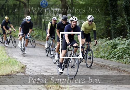 Blaricum 4 september 2024
Fietstocht met allemaal specialized S Works fietsen vanaf Blushing Blaricum van Gordon .
Oa doen mee , Winston Gerschtanowitz Louis Talpe Mark Tuitert Laurens ten Dam Roxane Knetemann Thomas v d Vlucht Johan Museeuw Thomas Dekker Ireen Wust Erben Wennemars  Joy Beune en haar partner Kjeld Nuis .