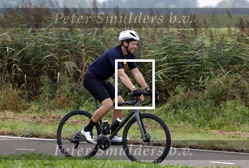 Blaricum 4 september 2024
Fietstocht met allemaal specialized S Works fietsen vanaf Blushing Blaricum van Gordon .
Oa doen mee , Winston Gerschtanowitz Louis Talpe Mark Tuitert Laurens ten Dam Roxane Knetemann Thomas v d Vlucht Johan Museeuw Thomas Dekker Ireen Wust Erben Wennemars  Joy Beune en haar partner Kjeld Nuis .