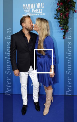 Rotterdam 27 september 2024
Premiere Mamma mia the party in  Schiecentrale. Tim Klijn met zijn vrouw
