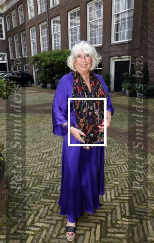 Amsterdam 9september 2024
Strong women award in hotel The Grand .  Willeke Alberti draagt en jurk van dochter Danielle van t Schip en een sjawl van Eric Beekes