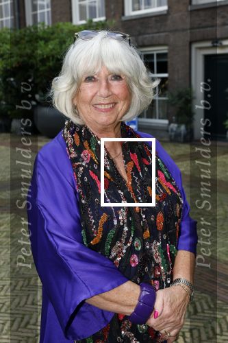 Amsterdam 9september 2024
Strong women award in hotel The Grand .  Willeke Alberti draagt en jurk van dochter Danielle van t Schip en een sjawl van Eric Beekes