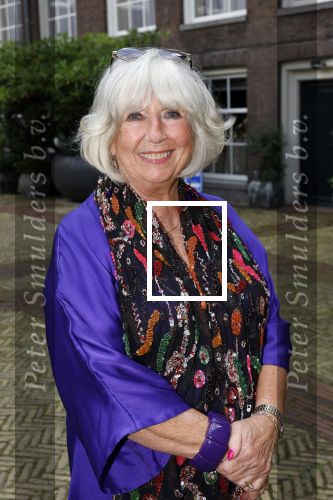 Amsterdam 9september 2024
Strong women award in hotel The Grand .  Willeke Alberti draagt en jurk van dochter Danielle van t Schip en een sjawl van Eric Beekes