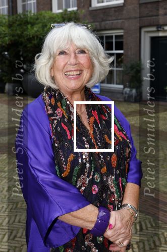 Amsterdam 9september 2024
Strong women award in hotel The Grand .  Willeke Alberti draagt en jurk van dochter Danielle van t Schip en een sjawl van Eric Beekes