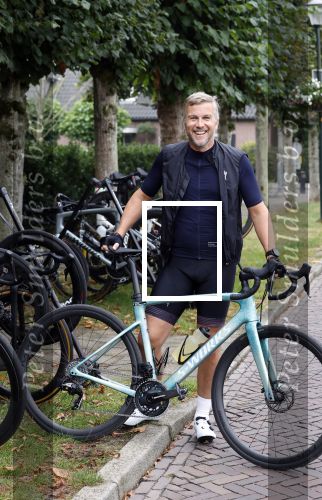 Blaricum 4 september 2024
Fietstocht met allemaal specialized S Works fietsen vanaf Blushing Blaricum van Gordon .
Oa doen mee , Winston Gerschtanowitz Louis Talpe Mark Tuitert Laurens ten Dam Roxane Knetemann Thomas v d Vlucht Johan Museeuw Thomas Dekker Ireen Wust Erben Wennemars  Joy Beune en haar partner Kjeld Nuis .