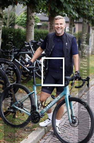 Blaricum 4 september 2024
Fietstocht met allemaal specialized S Works fietsen vanaf Blushing Blaricum van Gordon .
Oa doen mee , Winston Gerschtanowitz Louis Talpe Mark Tuitert Laurens ten Dam Roxane Knetemann Thomas v d Vlucht Johan Museeuw Thomas Dekker Ireen Wust Erben Wennemars  Joy Beune en haar partner Kjeld Nuis .