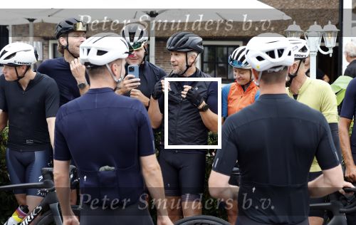 Blaricum 4 september 2024
Fietstocht met allemaal specialized S Works fietsen vanaf Blushing Blaricum van Gordon .
Oa doen mee , Winston Gerschtanowitz Louis Talpe Mark Tuitert Laurens ten Dam Roxane Knetemann Thomas v d Vlucht Johan Museeuw Thomas Dekker Ireen Wust Erben Wennemars  Joy Beune en haar partner Kjeld Nuis .