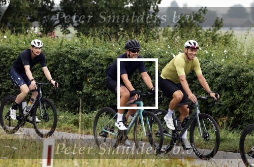Blaricum 4 september 2024
Fietstocht met allemaal specialized S Works fietsen vanaf Blushing Blaricum van Gordon .
Oa doen mee , Winston Gerschtanowitz Louis Talpe Mark Tuitert Laurens ten Dam Roxane Knetemann Thomas v d Vlucht Johan Museeuw Thomas Dekker Ireen Wust Erben Wennemars  Joy Beune en haar partner Kjeld Nuis .