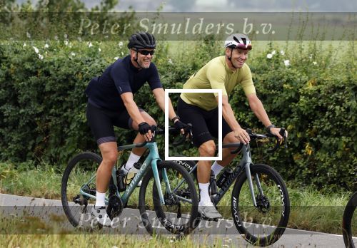 Blaricum 4 september 2024
Fietstocht met allemaal specialized S Works fietsen vanaf Blushing Blaricum van Gordon .
Oa doen mee , Winston Gerschtanowitz Louis Talpe Mark Tuitert Laurens ten Dam Roxane Knetemann Thomas v d Vlucht Johan Museeuw Thomas Dekker Ireen Wust Erben Wennemars  Joy Beune en haar partner Kjeld Nuis .