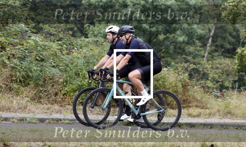 Blaricum 4 september 2024
Fietstocht met allemaal specialized S Works fietsen vanaf Blushing Blaricum van Gordon .
Oa doen mee , Winston Gerschtanowitz Louis Talpe Mark Tuitert Laurens ten Dam Roxane Knetemann Thomas v d Vlucht Johan Museeuw Thomas Dekker Ireen Wust Erben Wennemars  Joy Beune en haar partner Kjeld Nuis .