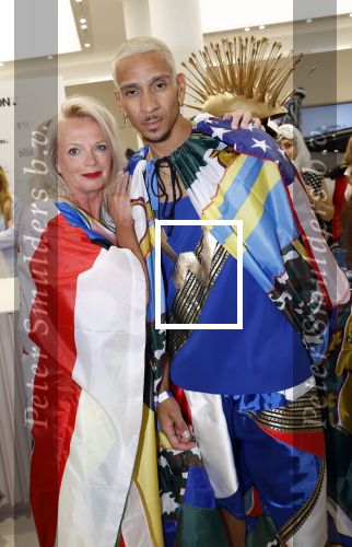 Amsterdam 3 september 2024
Opening van de Amsterdam Fashion Week AFW met een catwalk voor de Linda Foundation.
O.A. liepen mee , Worthy de Jong Winonah de Jong Dyantha Brooks Anouk Smulders Fockeline Ouwerkerk Dyanne Beekman Irene v d Laar Carolien Spoor Victoria Koblenko Zineb Fallouk Quinty Trustfull Tanja Jess Susan Visser IOris v Lunenberg Lauren Verster Marlijn Werdenburg Dani Bles Isa Hoes Anita Witzier Merel Westrik Hilmar Mulder Imanuelle Grives Vivian Slingerland (met dochter) en Hadewich Minis. Noa Vahle was aanwezig namens de Linda Foundation.