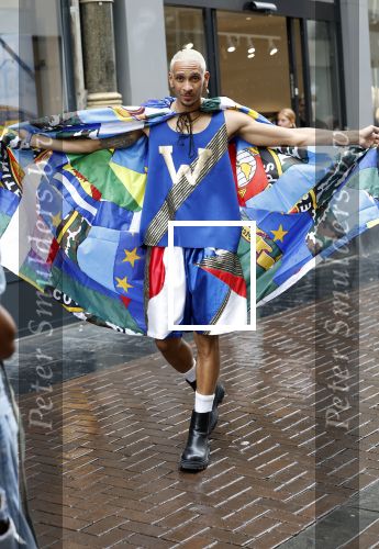 Amsterdam 3 september 2024
Opening van de Amsterdam Fashion Week AFW met een catwalk voor de Linda Foundation.
O.A. liepen mee , Worthy de Jong Winonah de Jong Dyantha Brooks Anouk Smulders Fockeline Ouwerkerk Dyanne Beekman Irene v d Laar Carolien Spoor Victoria Koblenko Zineb Fallouk Quinty Trustfull Tanja Jess Susan Visser IOris v Lunenberg Lauren Verster Marlijn Werdenburg Dani Bles Isa Hoes Anita Witzier Merel Westrik Hilmar Mulder Imanuelle Grives Vivian Slingerland (met dochter) en Hadewich Minis. Noa Vahle was aanwezig namens de Linda Foundation.