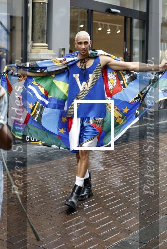 Amsterdam 3 september 2024
Opening van de Amsterdam Fashion Week AFW met een catwalk voor de Linda Foundation.
O.A. liepen mee , Worthy de Jong Winonah de Jong Dyantha Brooks Anouk Smulders Fockeline Ouwerkerk Dyanne Beekman Irene v d Laar Carolien Spoor Victoria Koblenko Zineb Fallouk Quinty Trustfull Tanja Jess Susan Visser IOris v Lunenberg Lauren Verster Marlijn Werdenburg Dani Bles Isa Hoes Anita Witzier Merel Westrik Hilmar Mulder Imanuelle Grives Vivian Slingerland (met dochter) en Hadewich Minis. Noa Vahle was aanwezig namens de Linda Foundation.