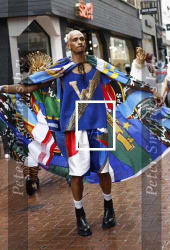 Amsterdam 3 september 2024
Opening van de Amsterdam Fashion Week AFW met een catwalk voor de Linda Foundation.
O.A. liepen mee , Worthy de Jong Winonah de Jong Dyantha Brooks Anouk Smulders Fockeline Ouwerkerk Dyanne Beekman Irene v d Laar Carolien Spoor Victoria Koblenko Zineb Fallouk Quinty Trustfull Tanja Jess Susan Visser IOris v Lunenberg Lauren Verster Marlijn Werdenburg Dani Bles Isa Hoes Anita Witzier Merel Westrik Hilmar Mulder Imanuelle Grives Vivian Slingerland (met dochter) en Hadewich Minis. Noa Vahle was aanwezig namens de Linda Foundation.