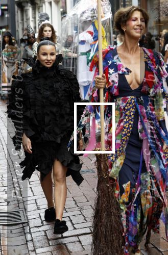 Amsterdam 3 september 2024
Opening van de Amsterdam Fashion Week AFW met een catwalk voor de Linda Foundation.
O.A. liepen mee , Worthy de Jong Winonah de Jong Dyantha Brooks Anouk Smulders Fockeline Ouwerkerk Dyanne Beekman Irene v d Laar Carolien Spoor Victoria Koblenko Zineb Fallouk Quinty Trustfull Tanja Jess Susan Visser IOris v Lunenberg Lauren Verster Marlijn Werdenburg Dani Bles Isa Hoes Anita Witzier Merel Westrik Hilmar Mulder Imanuelle Grives Vivian Slingerland (met dochter) en Hadewich Minis. Noa Vahle was aanwezig namens de Linda Foundation.