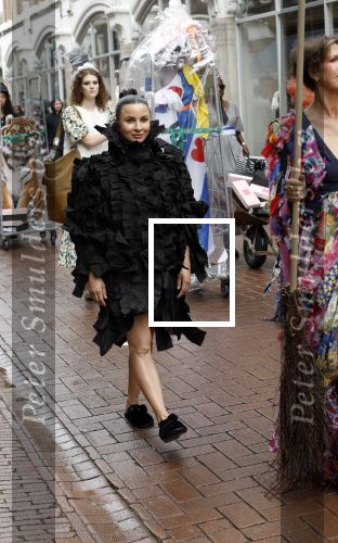 Amsterdam 3 september 2024
Opening van de Amsterdam Fashion Week AFW met een catwalk voor de Linda Foundation.
O.A. liepen mee , Worthy de Jong Winonah de Jong Dyantha Brooks Anouk Smulders Fockeline Ouwerkerk Dyanne Beekman Irene v d Laar Carolien Spoor Victoria Koblenko Zineb Fallouk Quinty Trustfull Tanja Jess Susan Visser IOris v Lunenberg Lauren Verster Marlijn Werdenburg Dani Bles Isa Hoes Anita Witzier Merel Westrik Hilmar Mulder Imanuelle Grives Vivian Slingerland (met dochter) en Hadewich Minis. Noa Vahle was aanwezig namens de Linda Foundation.