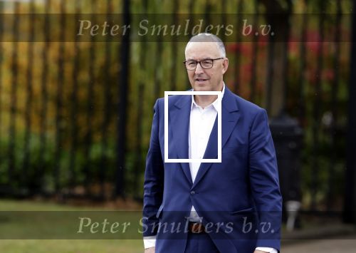 Rotterdam 20 september 2025
Crematie Gerard Cox bij crematorium de Hoeksche Waard. Aboutaleb