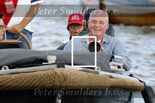Amsterdam 24 augustus 202
Prins Maurits en Prinses MarilÃ¨ne hebben drie kinderen: Anna (geboren in 2001), Lucas (geboren in 2002), en Felicia (geboren in 2005). Hun volledige achternaam is Van Lippe-Biesterfeld van Vollenhoven . Prins Maurits neemt met zijn gezin de Vlootschouw af tijdens de laatste dag van Sail. Ze varen met de Groene Draeck. Albert Nieboer