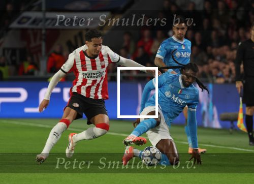 Eindhoven, 21 Oktober 2025
CL Wedstrijd PSV-Napolie, eindstand 6-2
Anass Salah-Eddine in duel met Frank Anguissa