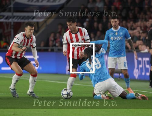 Eindhoven, 21 Oktober 2025
CL Wedstrijd PSV-Napolie, eindstand 6-2
Anass Salah-Eddine in duel met Frank Anguissa