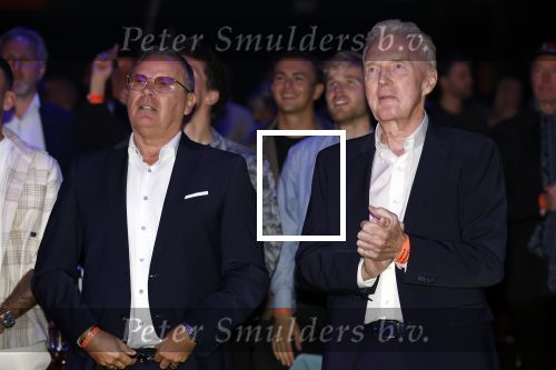 Tilburg 29 september 2025
Buma prijzen worden uitgereikt in 013 in Tilburg . Andre v Duin krijgt ouevre Award uit handen van Jan Rietman . Andre kwam met partner Fernando Reyes.