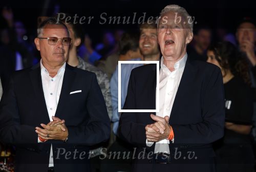 Tilburg 29 september 2025
Buma prijzen worden uitgereikt in 013 in Tilburg . Andre v Duin krijgt ouevre Award uit handen van Jan Rietman . Andre kwam met partner Fernando Reyes.