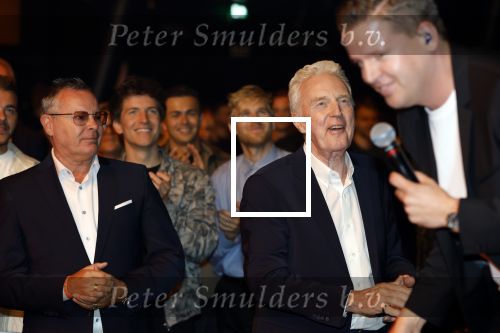 Tilburg 29 september 2025
Buma prijzen worden uitgereikt in 013 in Tilburg . Andre v Duin krijgt ouevre Award uit handen van Jan Rietman . Andre kwam met partner Fernando Reyes.