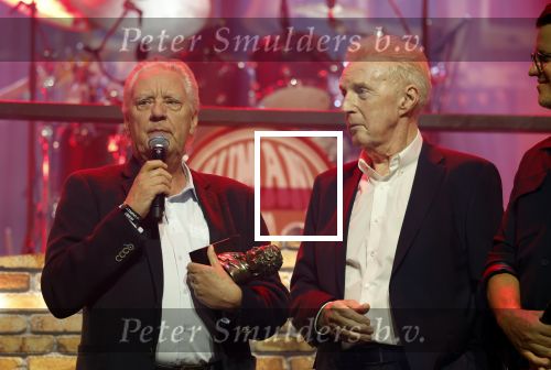 Tilburg 29 september 2025
Buma prijzen worden uitgereikt in 013 in Tilburg . Andre v Duin krijgt ouevre Award uit handen van Jan Rietman . Andre kwam met partner Fernando Reyes.