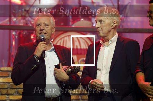 Tilburg 29 september 2025
Buma prijzen worden uitgereikt in 013 in Tilburg . Andre v Duin krijgt ouevre Award uit handen van Jan Rietman . Andre kwam met partner Fernando Reyes.