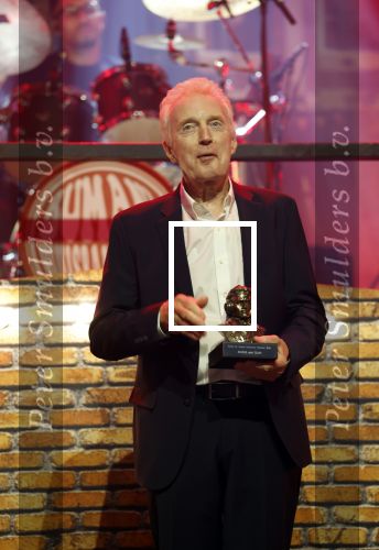 Tilburg 29 september 2025
Buma prijzen worden uitgereikt in 013 in Tilburg . Andre v Duin krijgt ouevre Award uit handen van Jan Rietman . Andre kwam met partner Fernando Reyes.