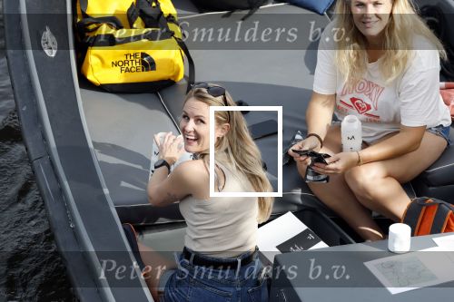 Amsterdam 6  september 2025
Maarten v d Weijden zwemt 75 km in 24 uur voor Jeugdfonds Sport Cultuur amsterdam . Zijn vriendin Anne begeleidt hem met een sloep .