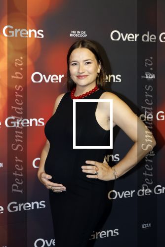 Amsterdam 26 augustus 2025
Premiere over de Grens in het vondelpark . De cast bestaat uit Manuel Broekman Jasmine Sendar Nienke Plas Vincent Banic en Elisabeth Puglia. Barbara Sloesen ( zwnger) kwam met partner Joost Hofman