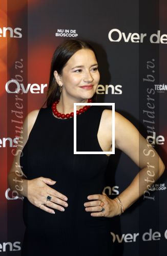 Amsterdam 26 augustus 2025
Premiere over de Grens in het vondelpark . De cast bestaat uit Manuel Broekman Jasmine Sendar Nienke Plas Vincent Banic en Elisabeth Puglia. Barbara Sloesen ( zwnger) kwam met partner Joost Hofman