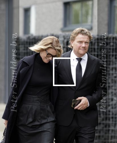 Rotterdam 20 september 2025
Crematie Gerard Cox bij crematorium de Hoeksche Waard. bastiaan ragas en Tooske Ragas