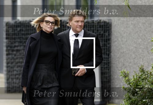 Rotterdam 20 september 2025
Crematie Gerard Cox bij crematorium de Hoeksche Waard. bastiaan ragas en Tooske Ragas