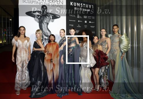 Rotterdam 27 september 2025
Opening show Iris v Herpen in de kunsthal in Rotterdam. Becky G Gia Bab en Maan de Steenwinkel