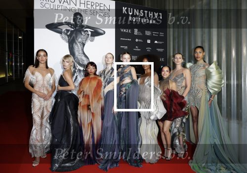 Rotterdam 27 september 2025
Opening show Iris v Herpen in de kunsthal in Rotterdam. Becky G Gia Bab en Maan de Steenwinkel