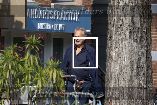 Amsterdan 25 augustus 2025
Bert Kuizenga met zijn vrouw op straat in Amsterdam zuid