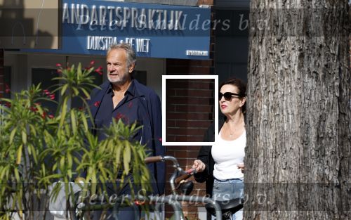Amsterdan 25 augustus 2025
Bert Kuizenga met zijn vrouw op straat in Amsterdam zuid