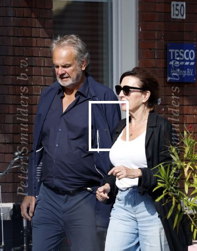 Amsterdan 25 augustus 2025
Bert Kuizenga met zijn vrouw op straat in Amsterdam zuid