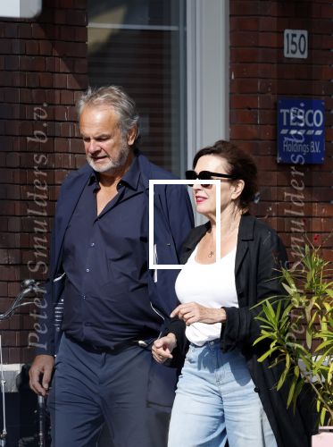 Amsterdan 25 augustus 2025
Bert Kuizenga met zijn vrouw op straat in Amsterdam zuid