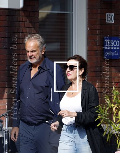 Amsterdan 25 augustus 2025
Bert Kuizenga met zijn vrouw op straat in Amsterdam zuid