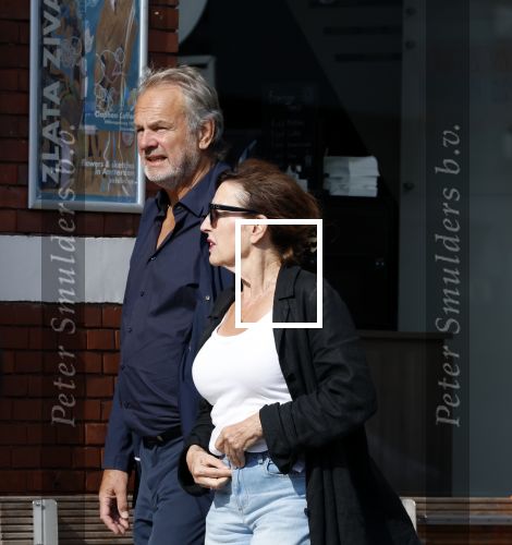 Amsterdan 25 augustus 2025
Bert Kuizenga met zijn vrouw op straat in Amsterdam zuid
