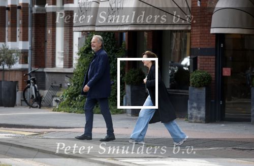 Amsterdan 25 augustus 2025
Bert Kuizenga met zijn vrouw op straat in Amsterdam zuid