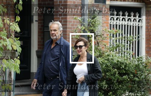 Amsterdan 25 augustus 2025
Bert Kuizenga met zijn vrouw op straat in Amsterdam zuid