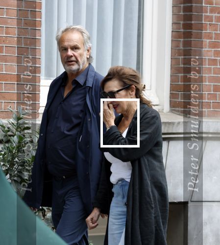 Amsterdan 25 augustus 2025
Bert Kuizenga met zijn vrouw op straat in Amsterdam zuid