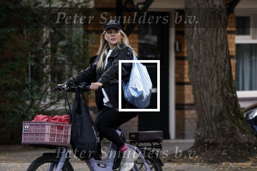 Amsterdam 30 september 2025
Chantal Janzen op de fiets in Amsterdam zuid.